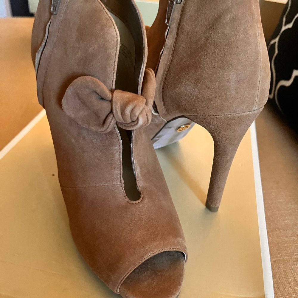 MICHAEL Michael Kors Tan Heeled Boots with Ruched Detail